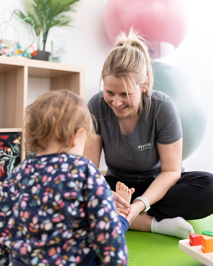 Physio Lena Welling Therapie für Säuglinge und Kinder